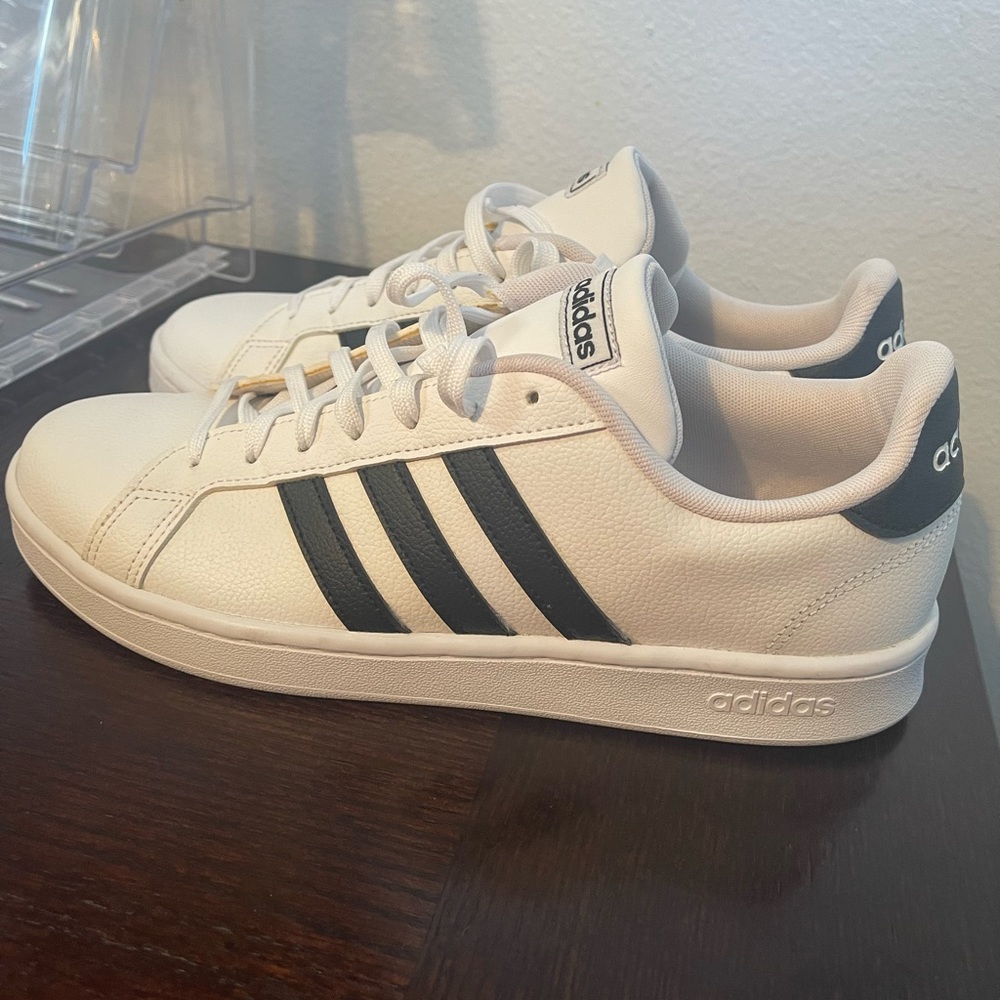 Mens Grand Court Shoes Size 11 Barely Used Condition